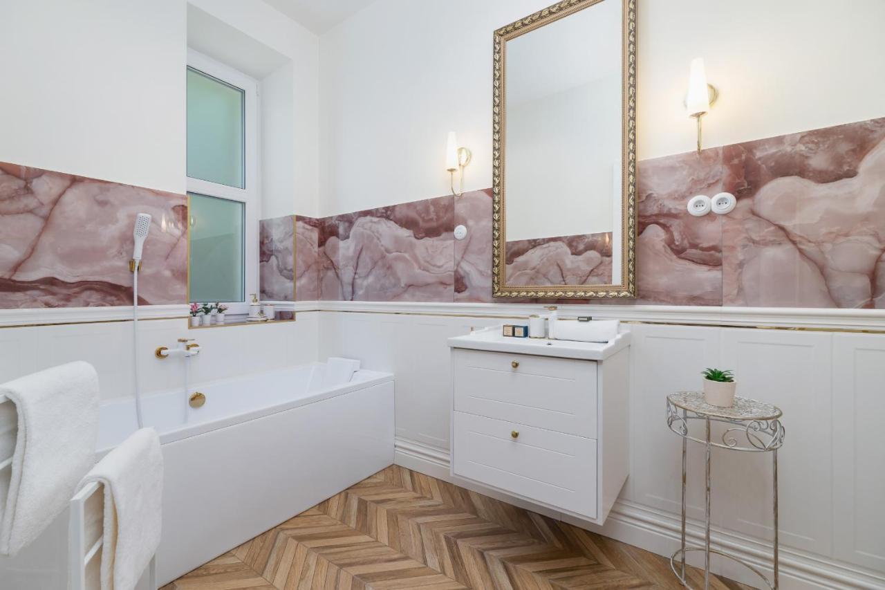 Luxurious & Unique Apartment Mickiewicza Cracow By Renters Prestige Краків Екстер'єр фото