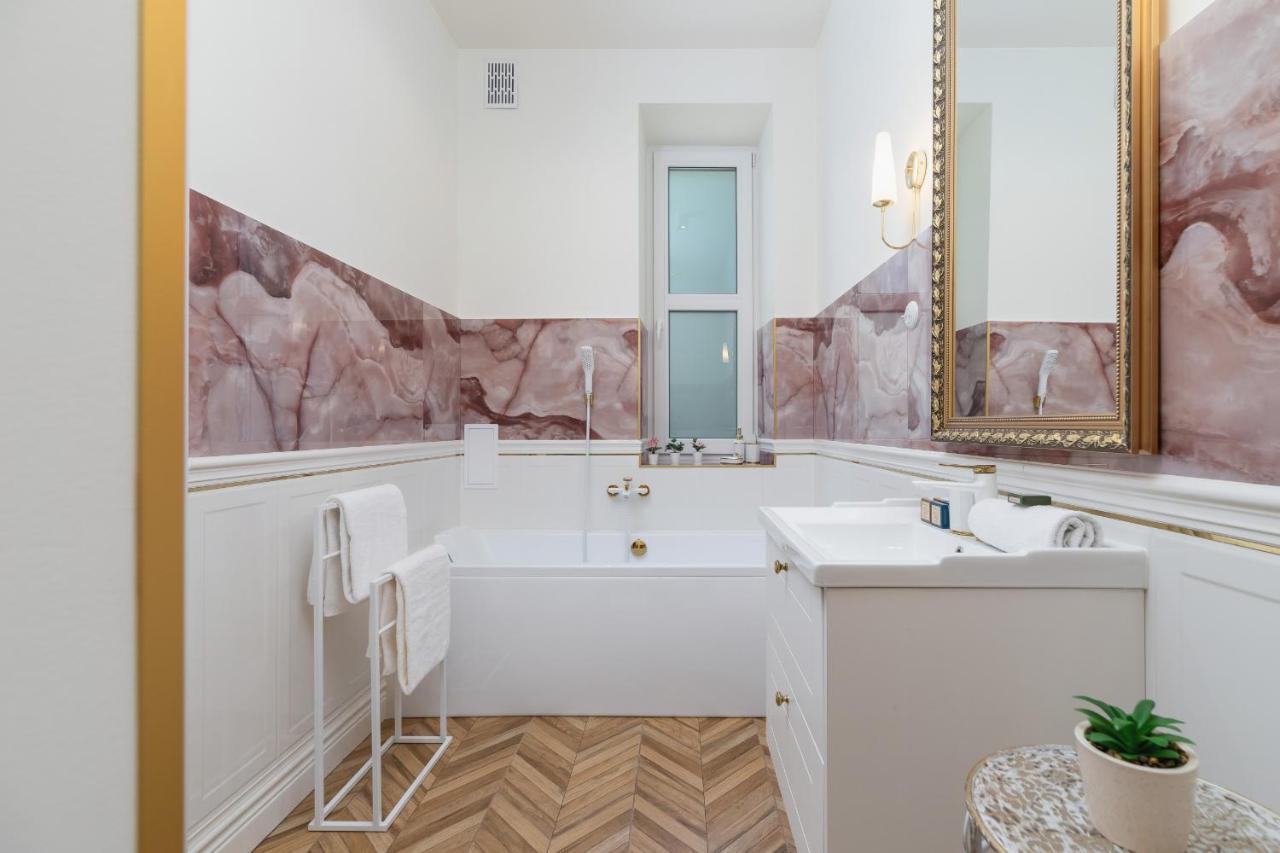 Luxurious & Unique Apartment Mickiewicza Cracow By Renters Prestige Краків Екстер'єр фото